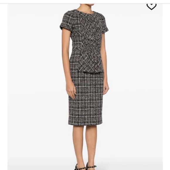 CHANEL Dresses & Skirts - Like new chanel tweed  dress